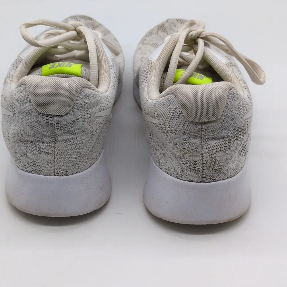 Nike Sneakers Womens Tanjun Prism White 7.5 Running Shoes Floral 902865-100‎